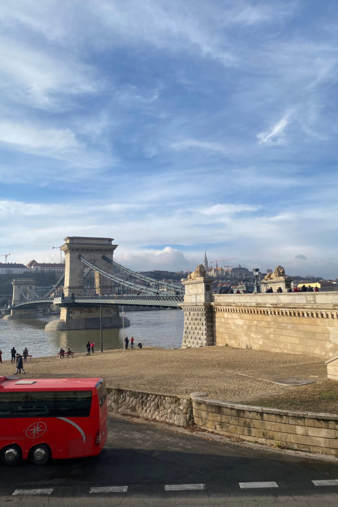chain bridge budapest