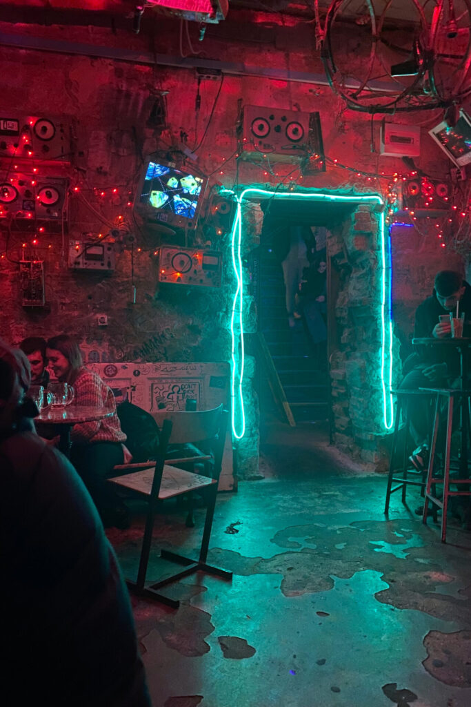 dive bar budapest