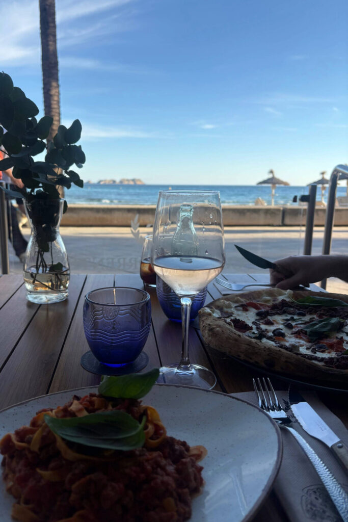 Dinner at Contro Corrente on Playa Palmira (Dama Bianca Pizza and Spaghetti Al Ragu)