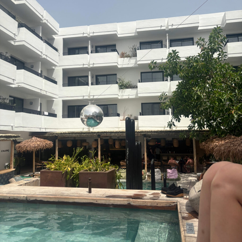 Casita Blanca Apartments