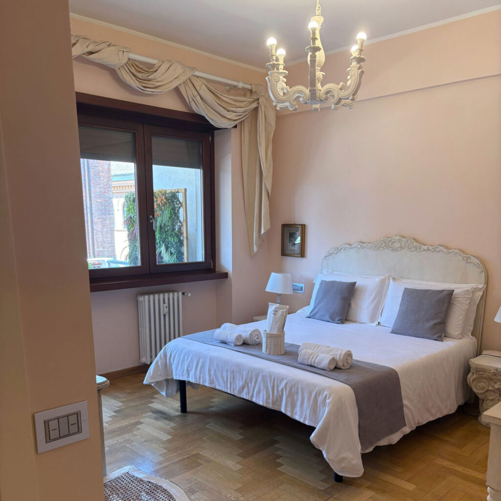 La Dolce Vita Bedroom