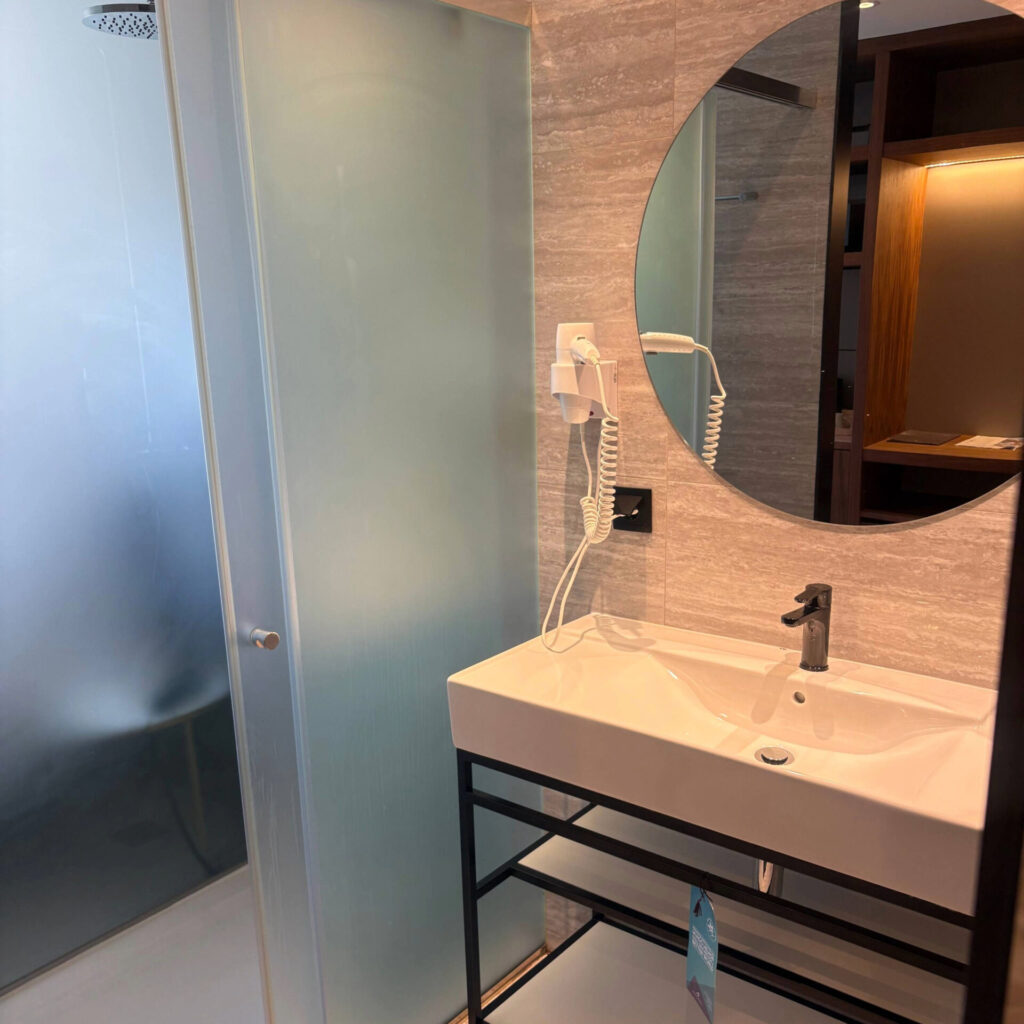 AP Cabanas Hotel Bathroom